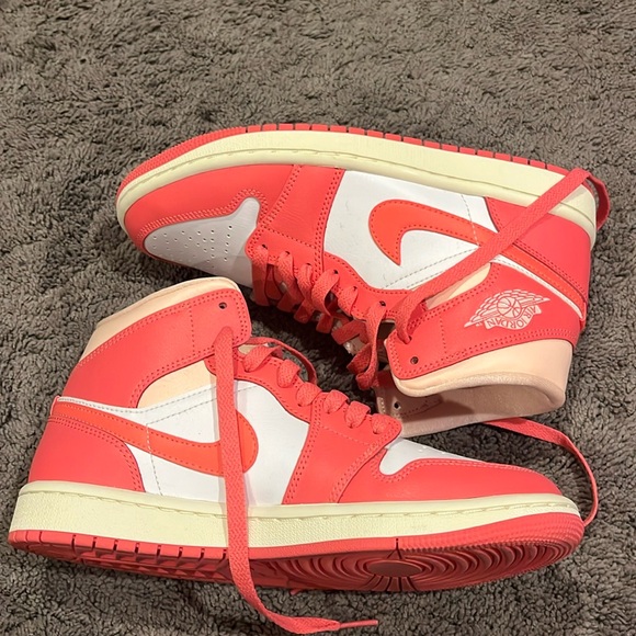Pink air jordans - Picture 1 of 5